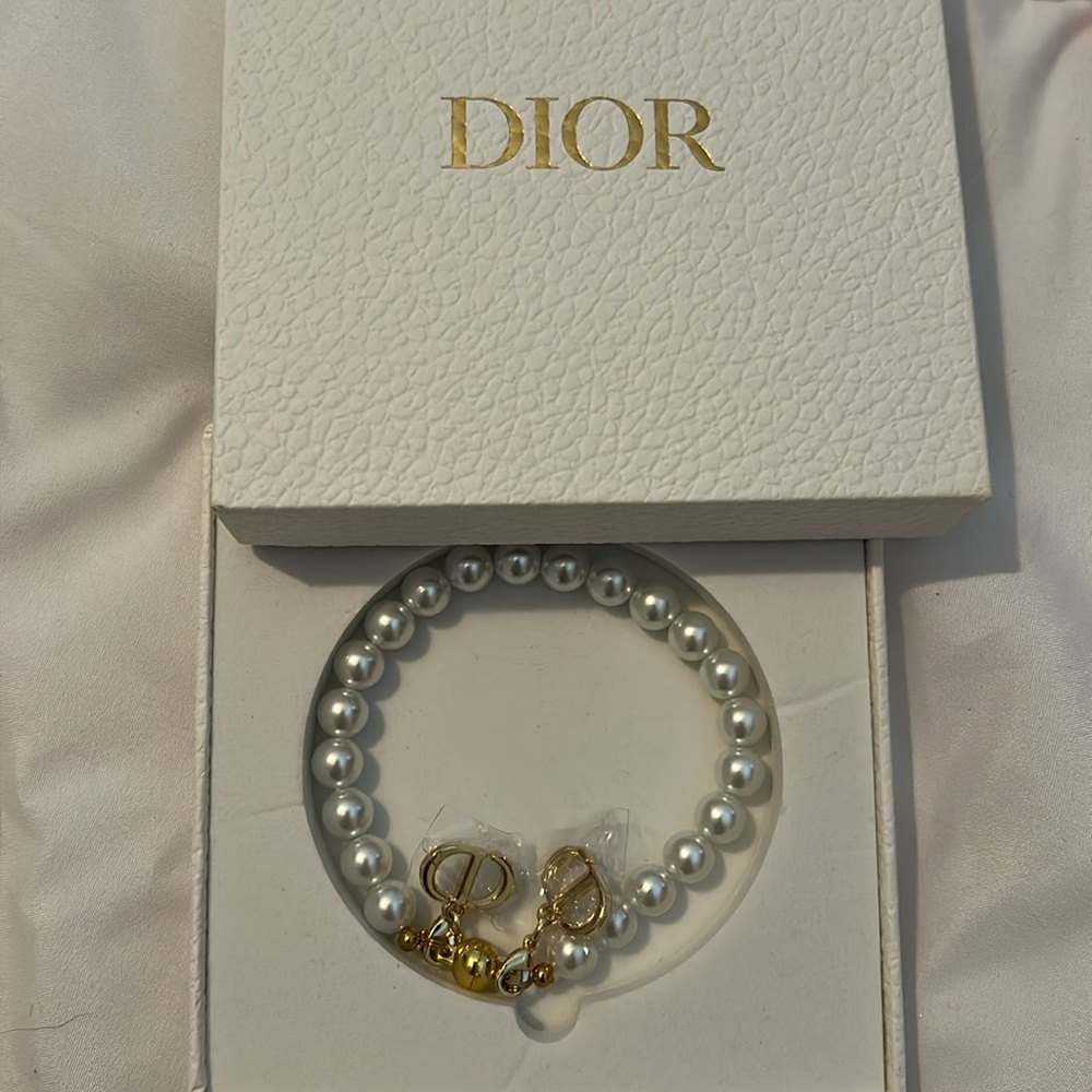 Dior Silver Pearl Bracelet with Gold Accents - Picture 6 of 6